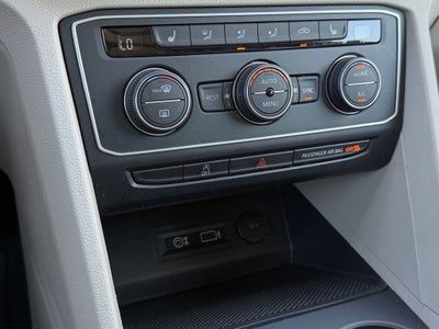 2019 Volkswagen Atlas 3.6L V6 SE w/Technology R-Line