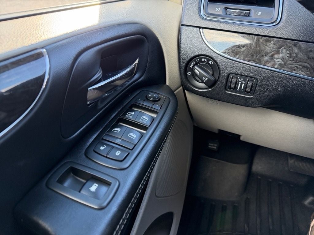 2014 Chrysler Town & Country Touring