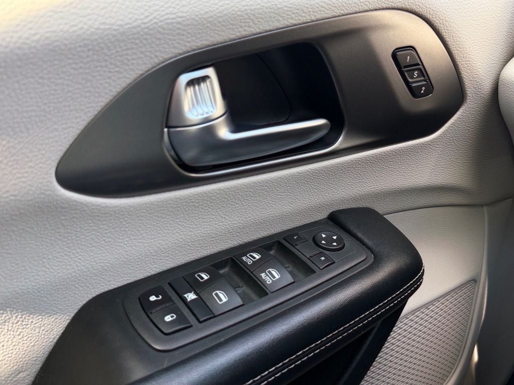 2021 Chrysler Pacifica Touring L
