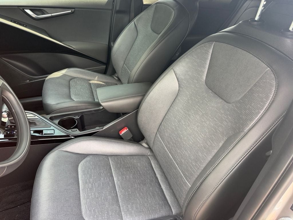 2023 Kia Niro SX