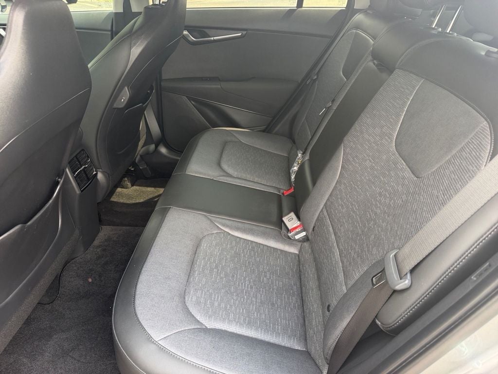 2023 Kia Niro SX