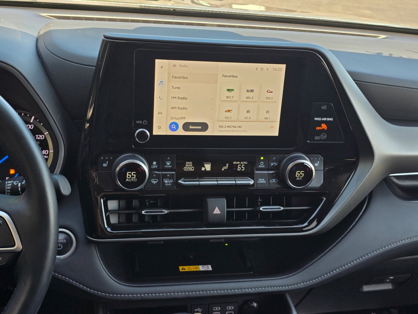 2024 Toyota Highlander Hybrid XLE
