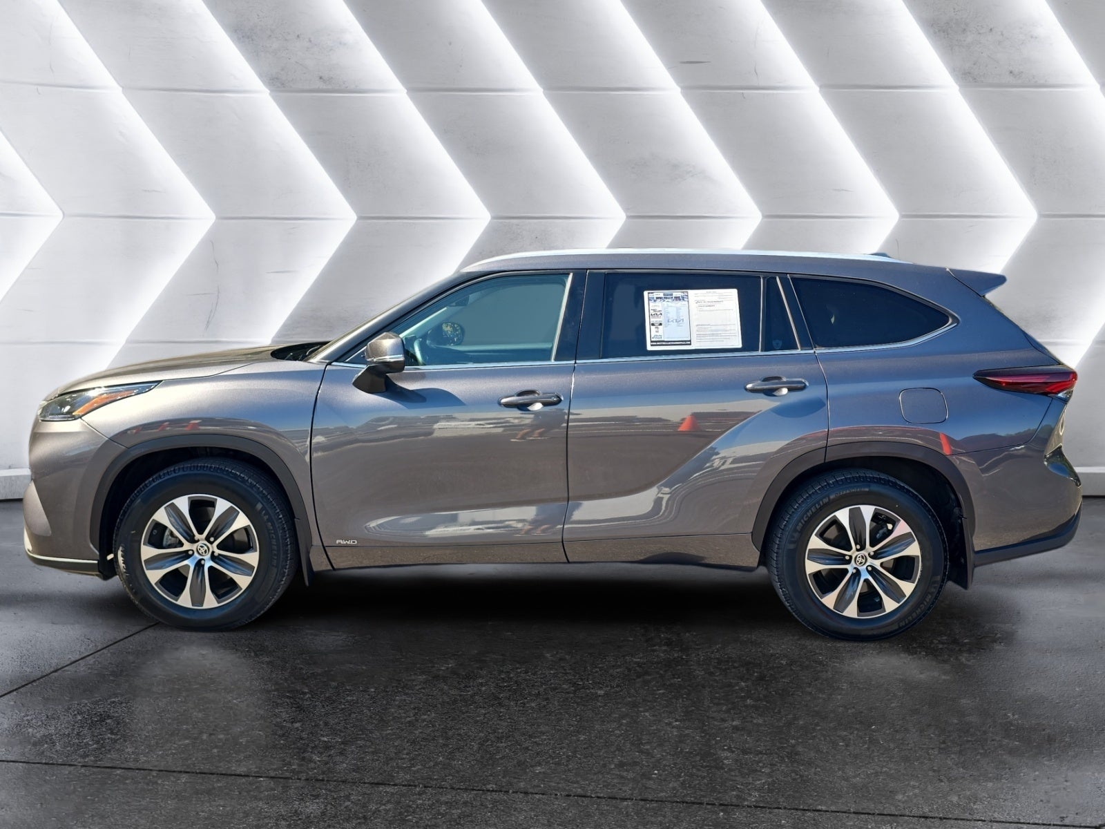 2024 Toyota Highlander Hybrid XLE