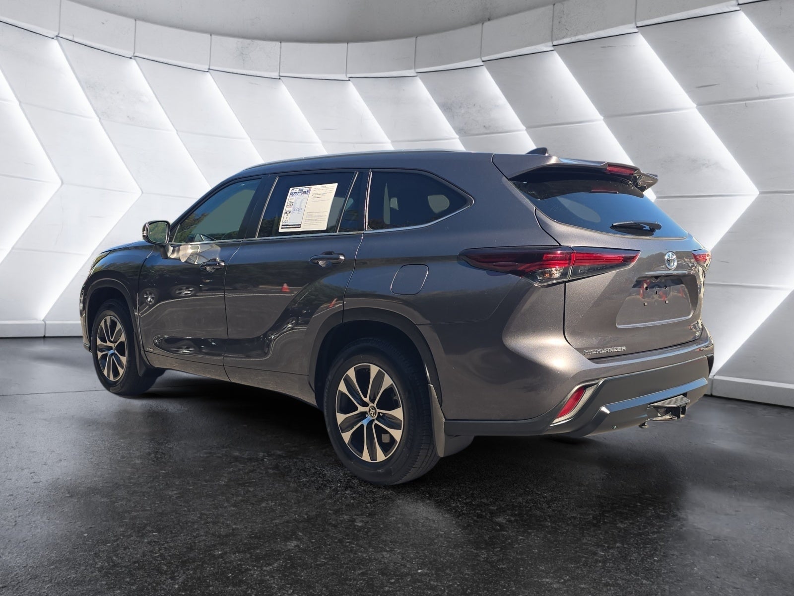 2024 Toyota Highlander Hybrid XLE