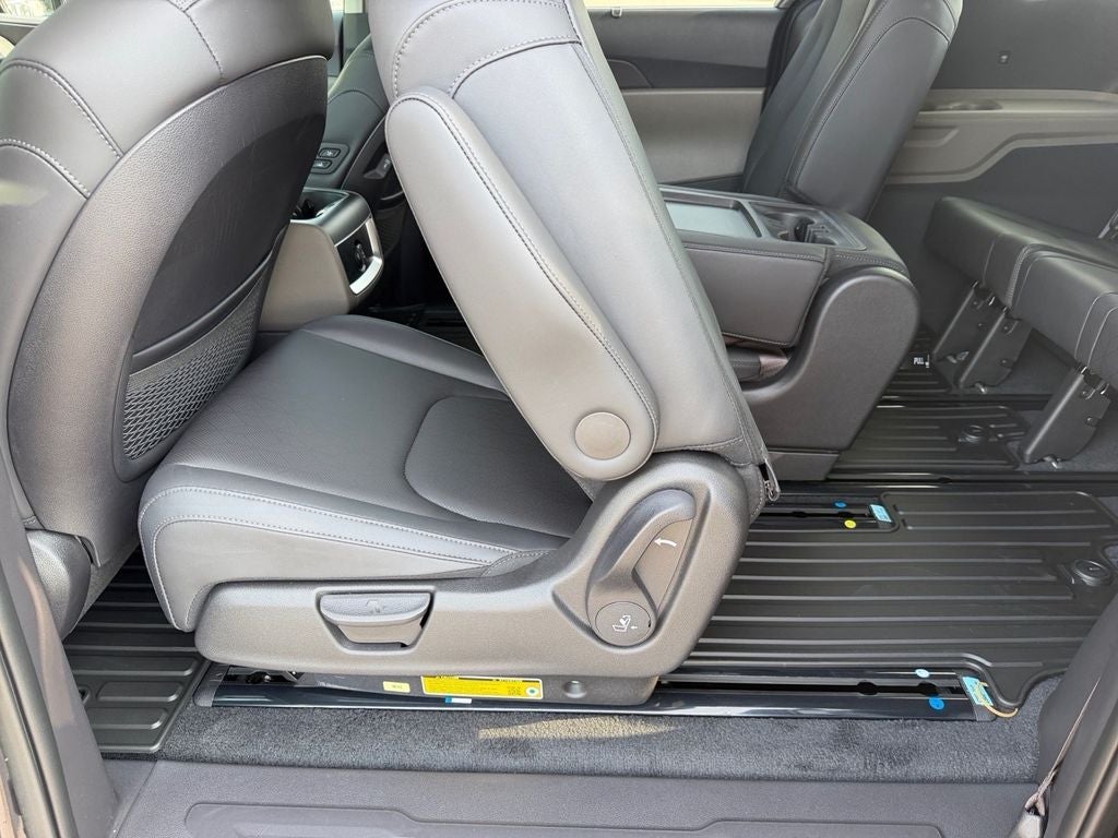 2027 Kia Carnival EX